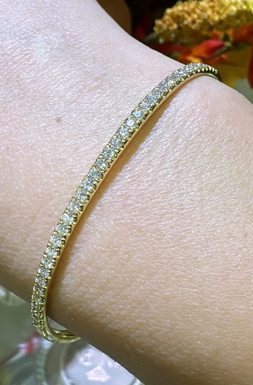 0.93ct tw Diamond Bangle Bracelet