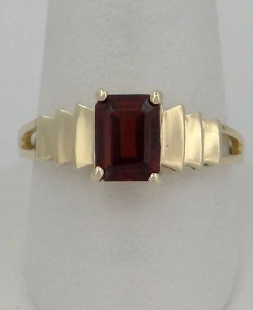 10k Yellow Gold Solitaire Emerald Cut Rectangle Garnet Gemstone Ring