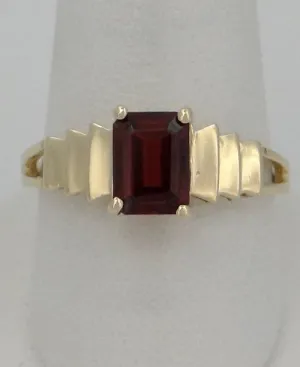 10k Yellow Gold Solitaire Emerald Cut Rectangle Garnet Gemstone Ring