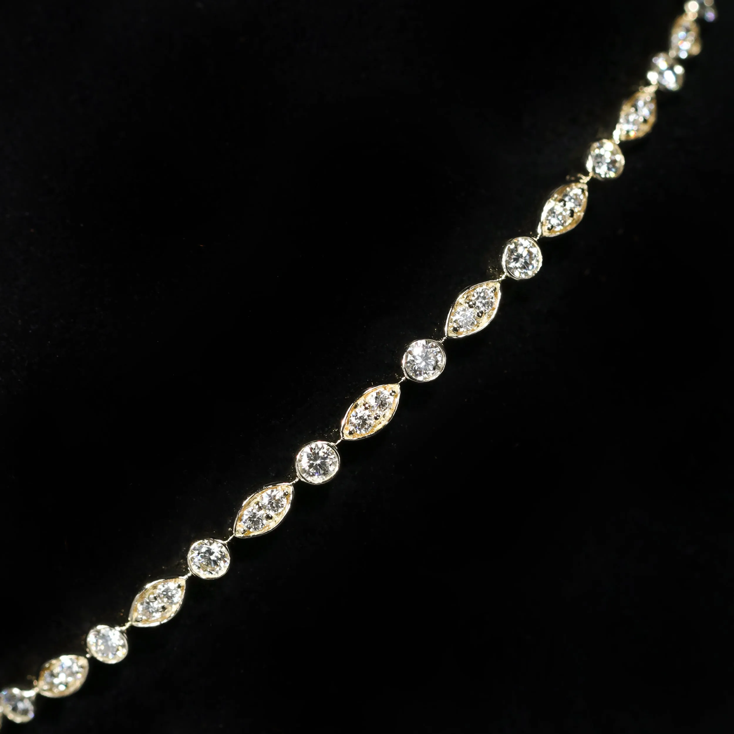 14K Yellow Gold 0.78 Carat Diamond Bangle Bracelet