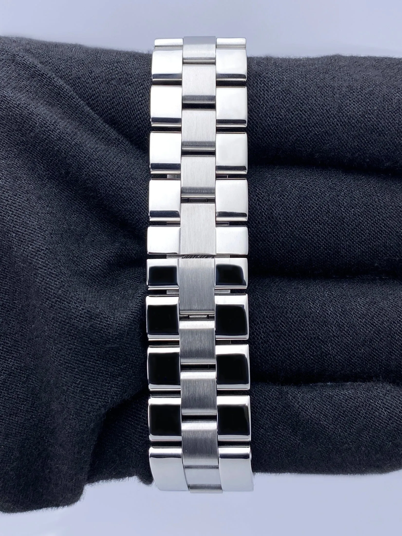 Cartier Roadster W62016V3 Stainless Steel Ladies Watch