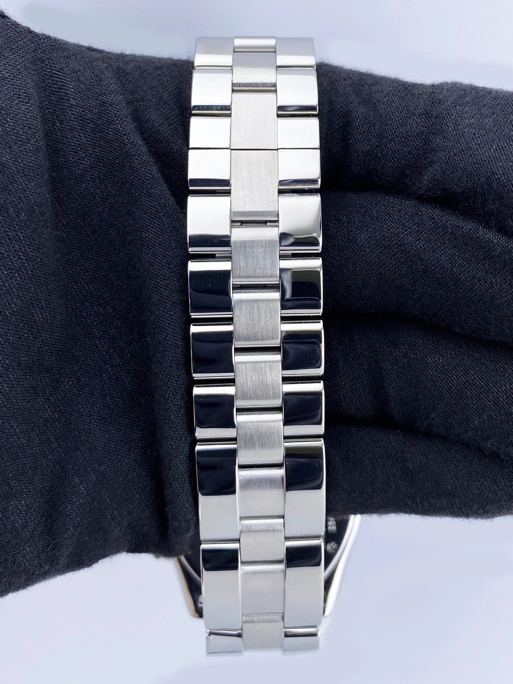 Cartier Roadster W62019X6 Silver Dial Mens Watch Box Papers