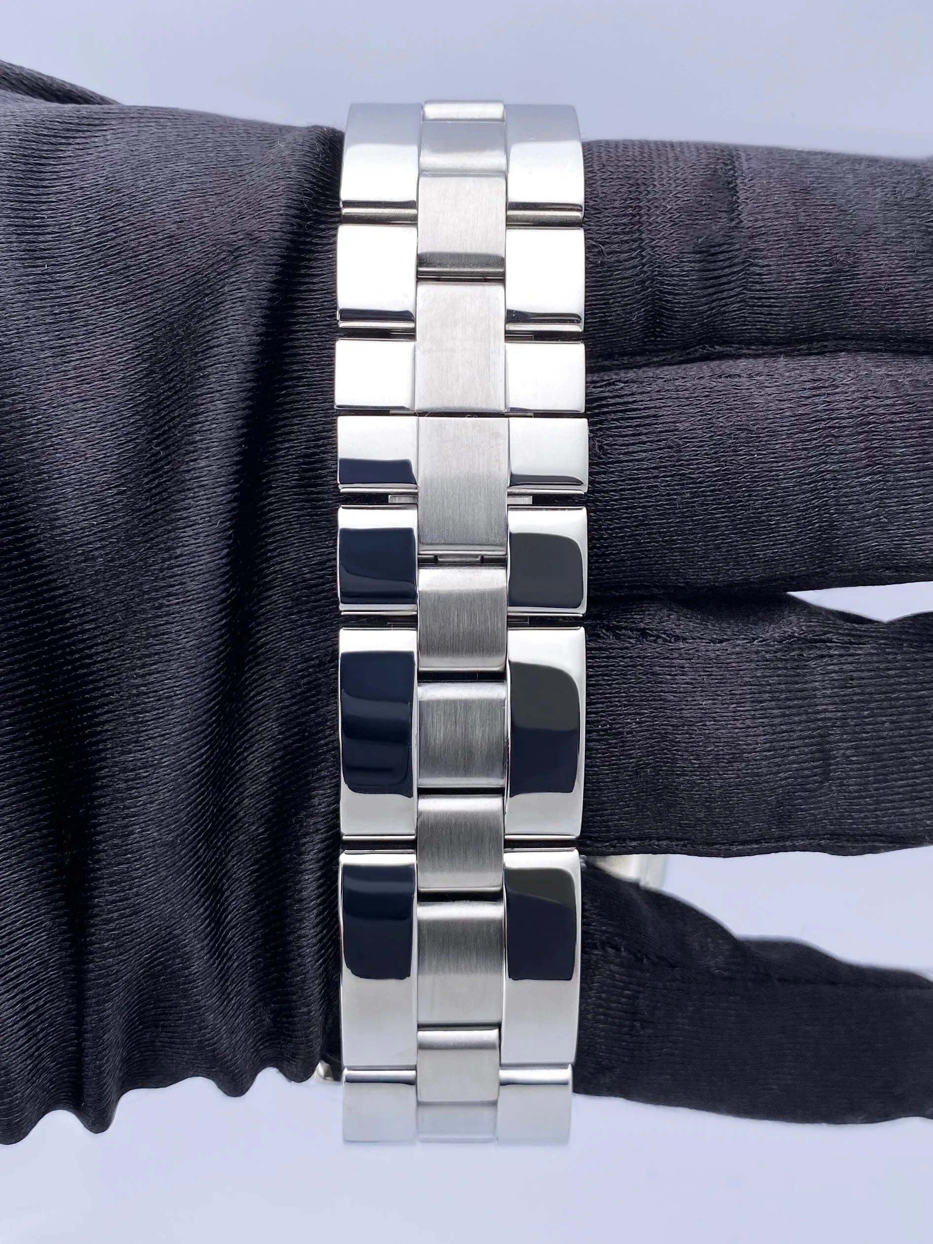 Cartier Roadster W62020X6 Black Dial Mens Watch