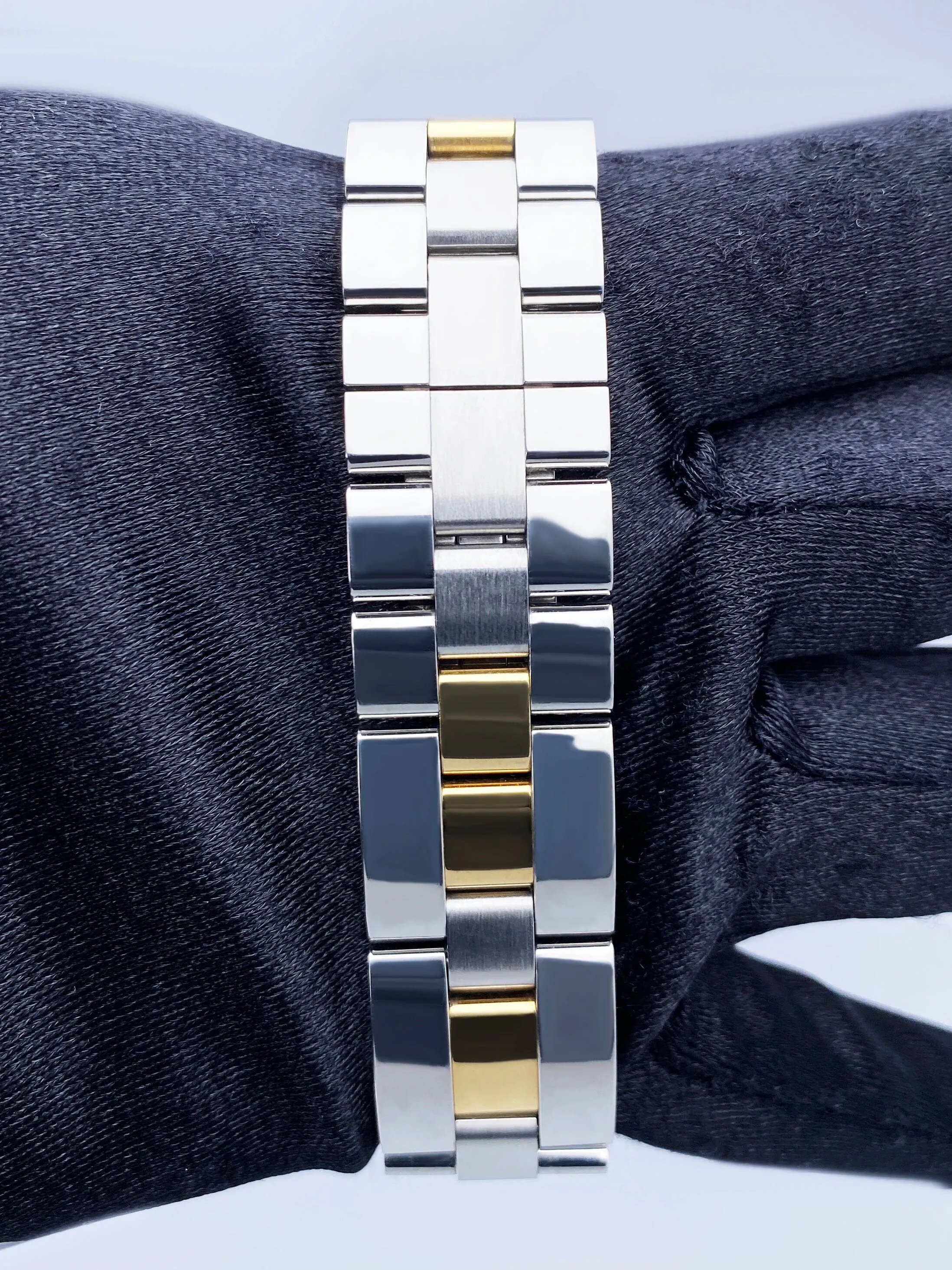 Cartier Roadster W62027Z1 Silver Dial Two Tone Mens Watch