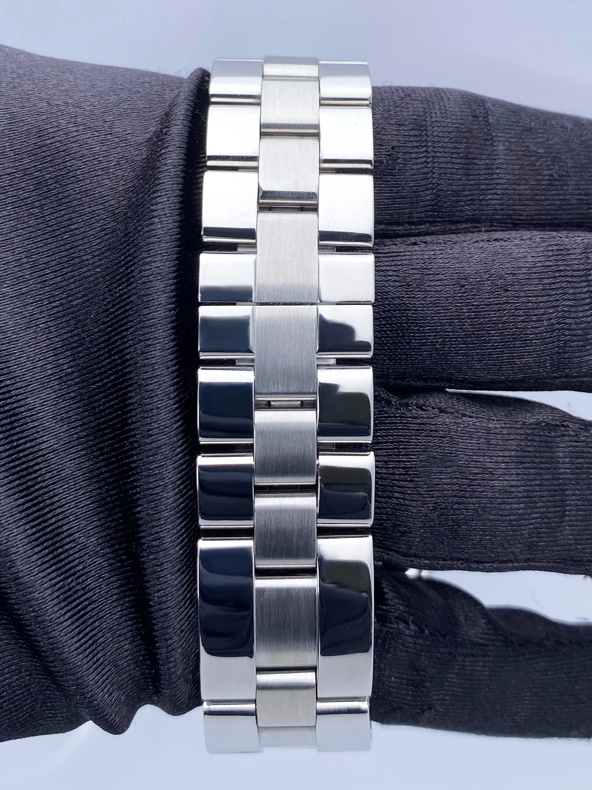 Cartier Roadster XL W62032X6 GMT Stainless Steel Mens Watch