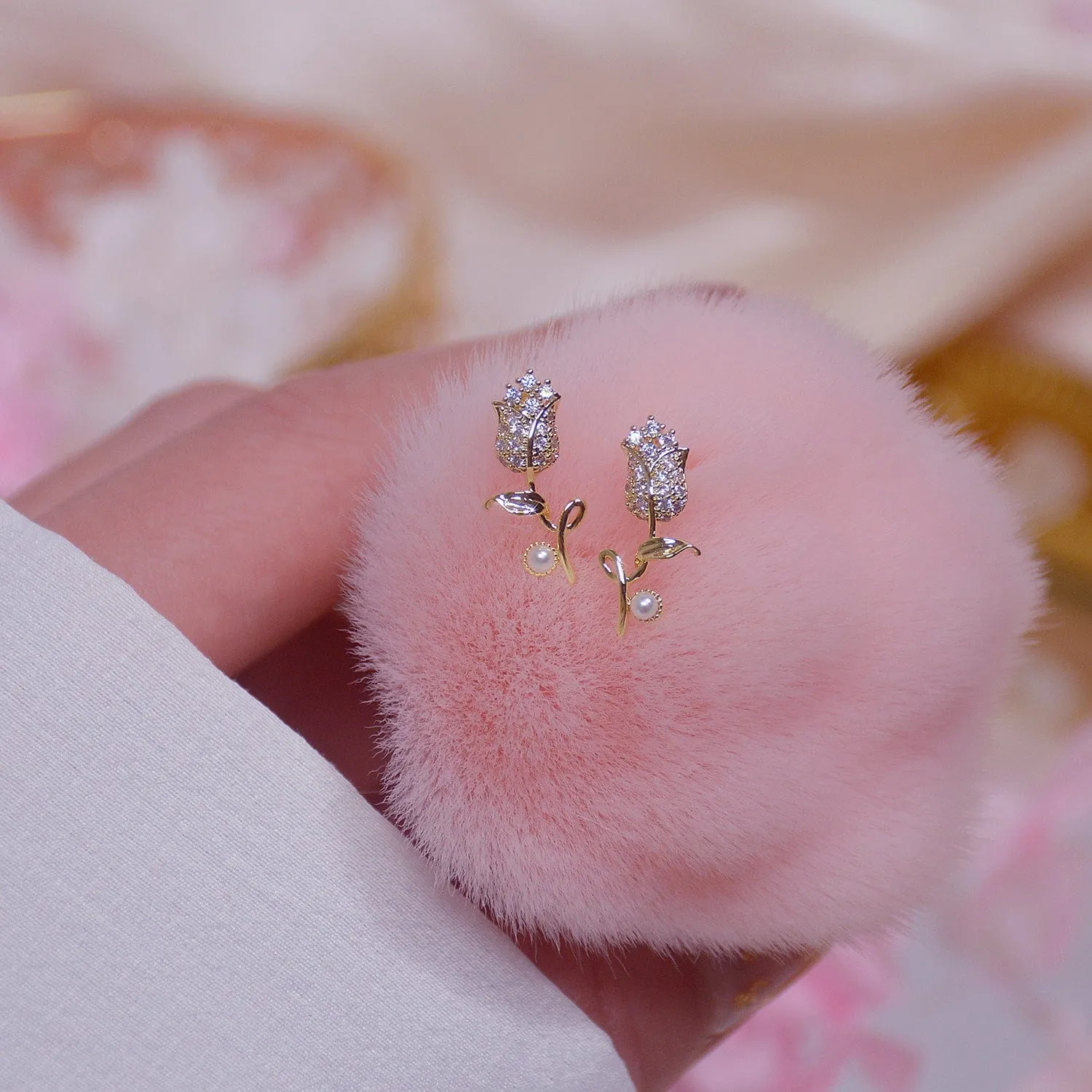Chic Pearl Inlaid Crystal Tulip Earrings