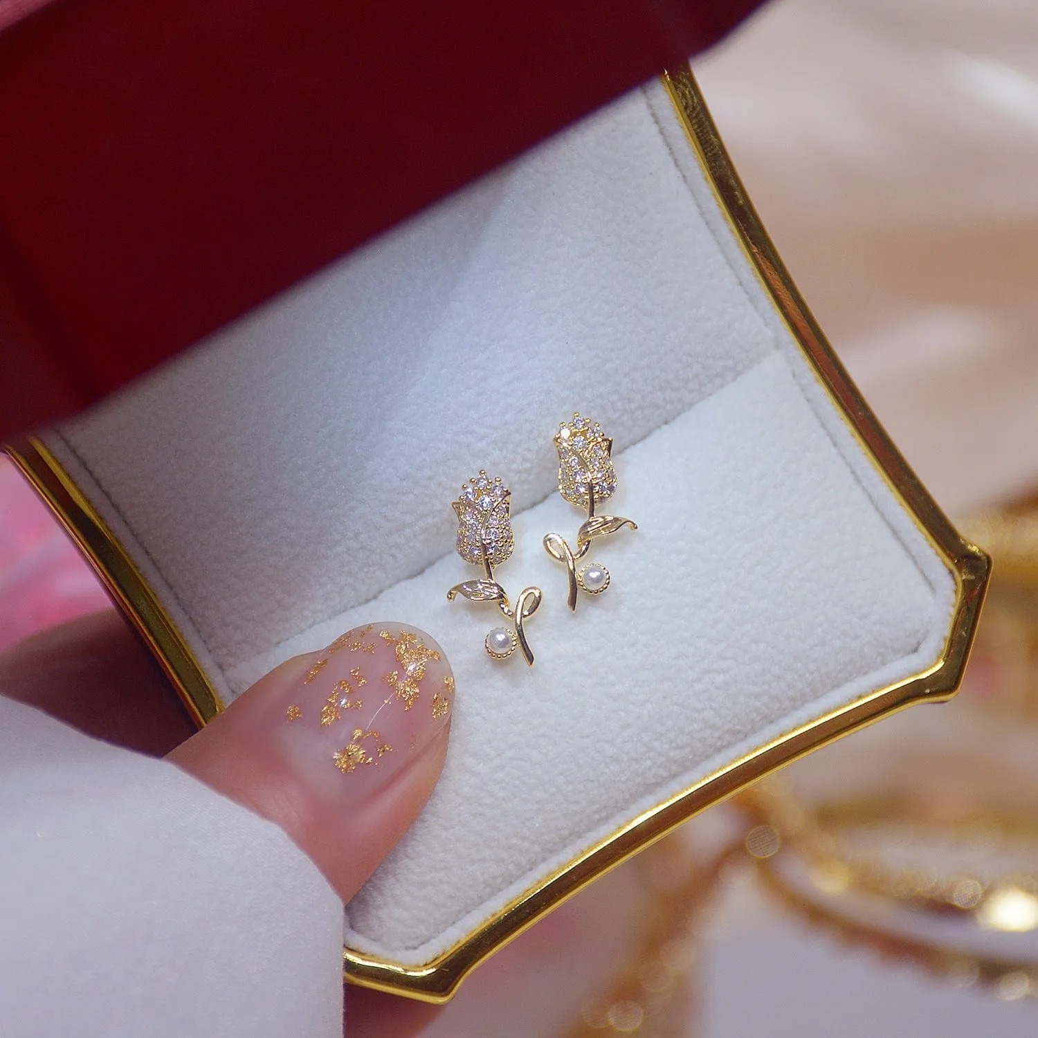 Chic Pearl Inlaid Crystal Tulip Earrings