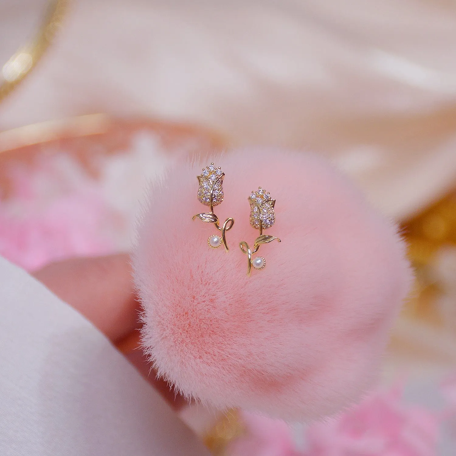 Chic Pearl Inlaid Crystal Tulip Earrings