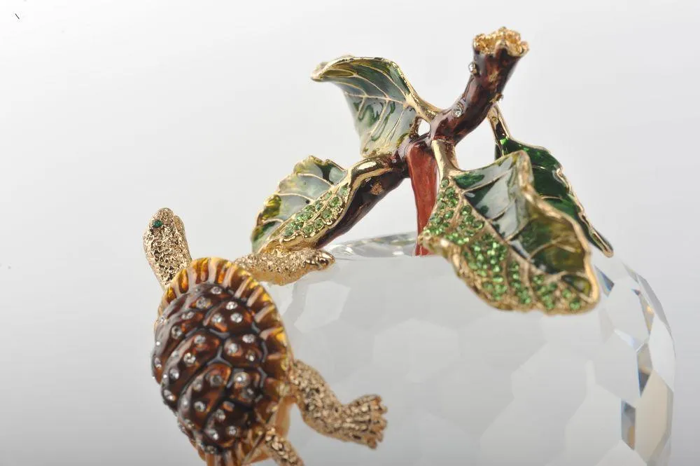 Crystal Apple with a Turtle