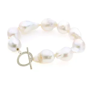 Diamonds pave T clasp bracelet with baroque pearls