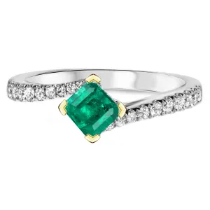 Elegant Diamond Gemstone Ring Green Emerald Stone