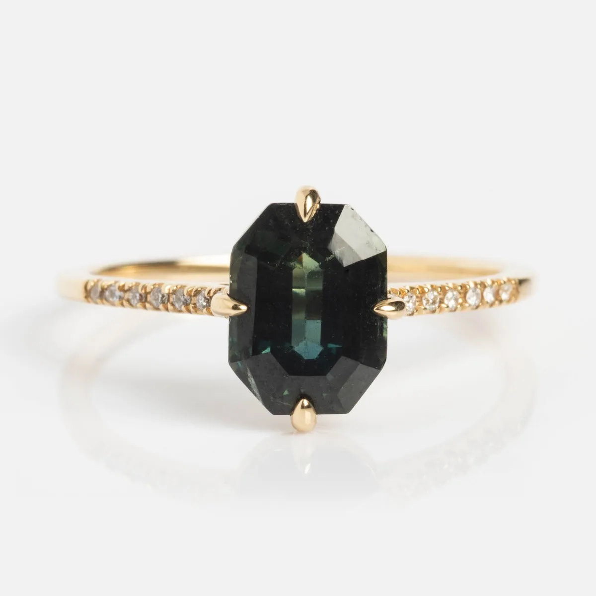 Fira Ring with Sapphire