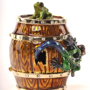 Frog & Lizard on a Barrel