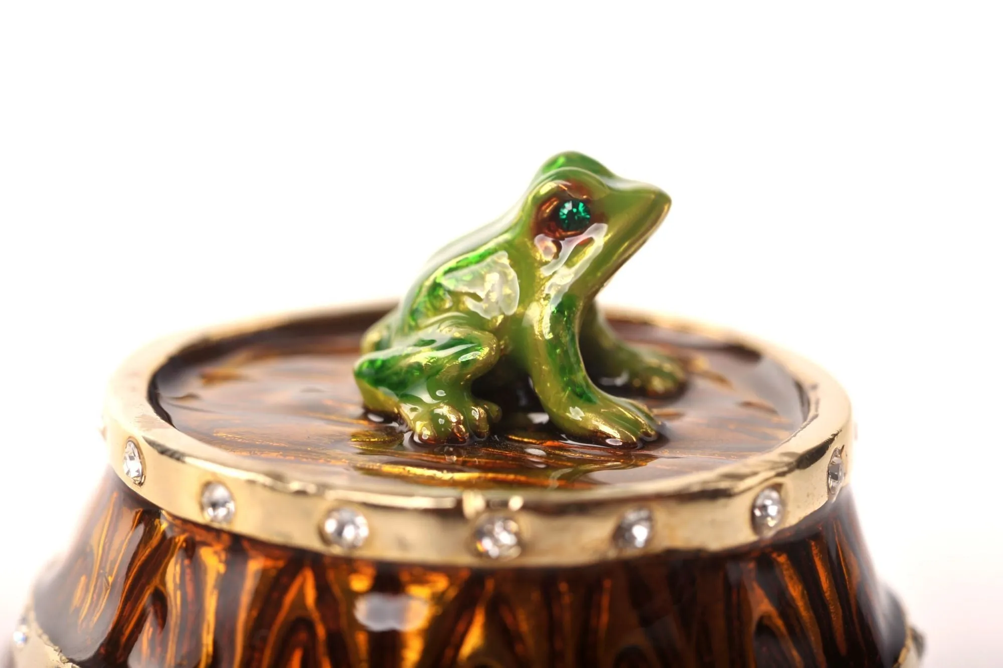 Frog & Lizard on a Barrel
