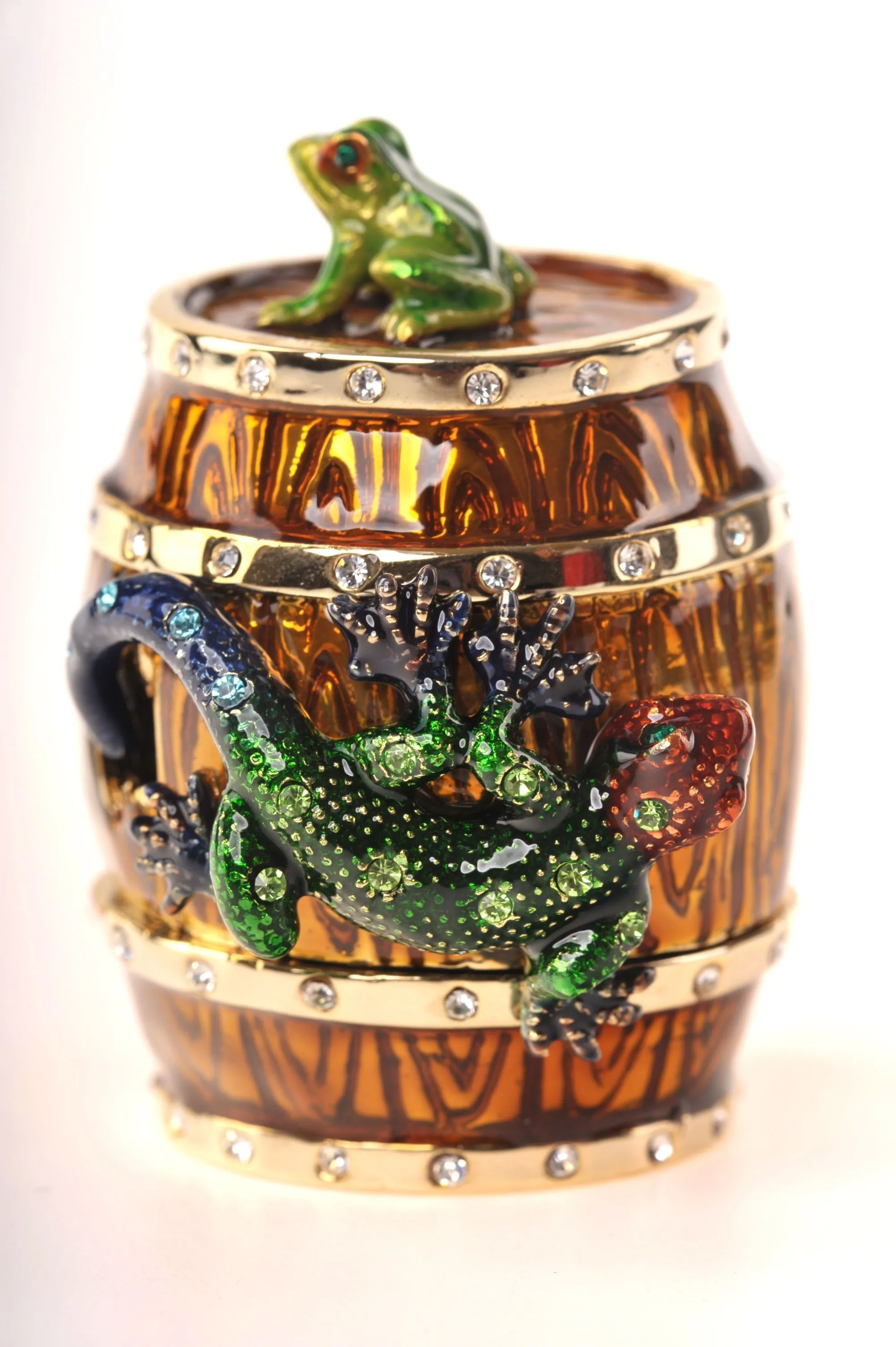 Frog & Lizard on a Barrel