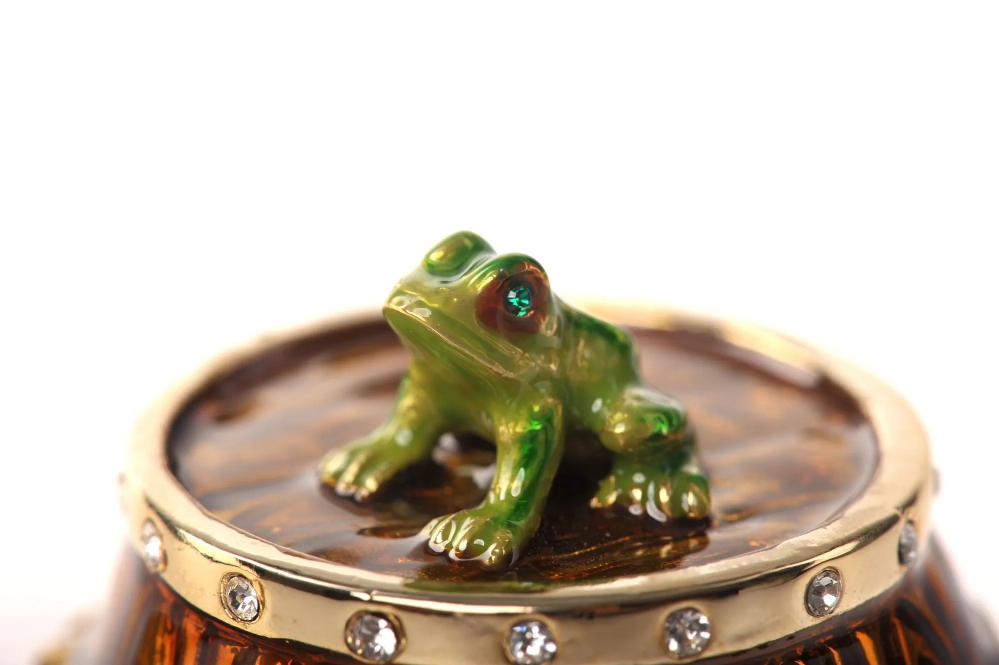 Frog & Lizard on a Barrel