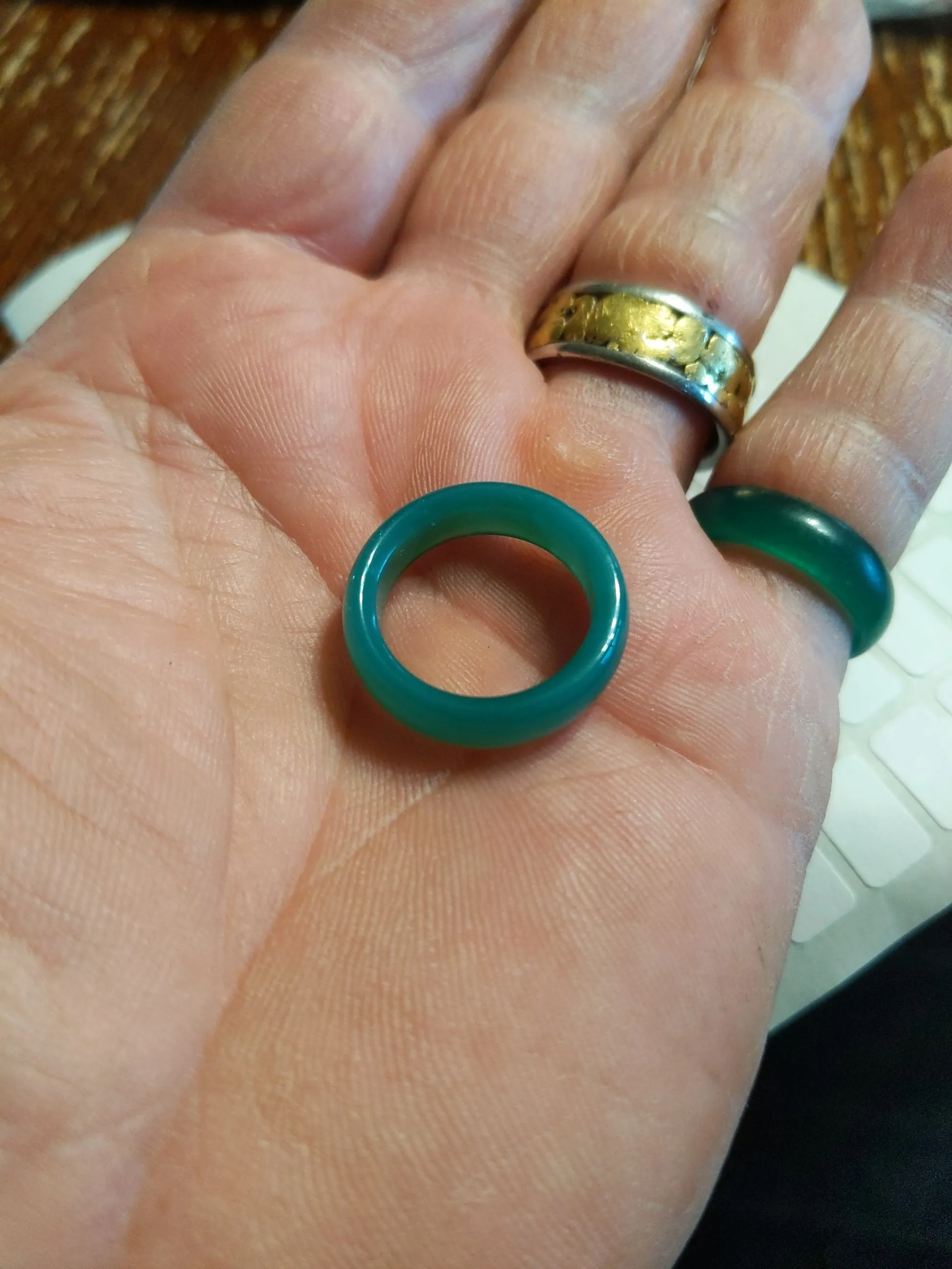 Gem silica ring. 12.88ct. Bacon stone, from Kasiruta island . Indonesia