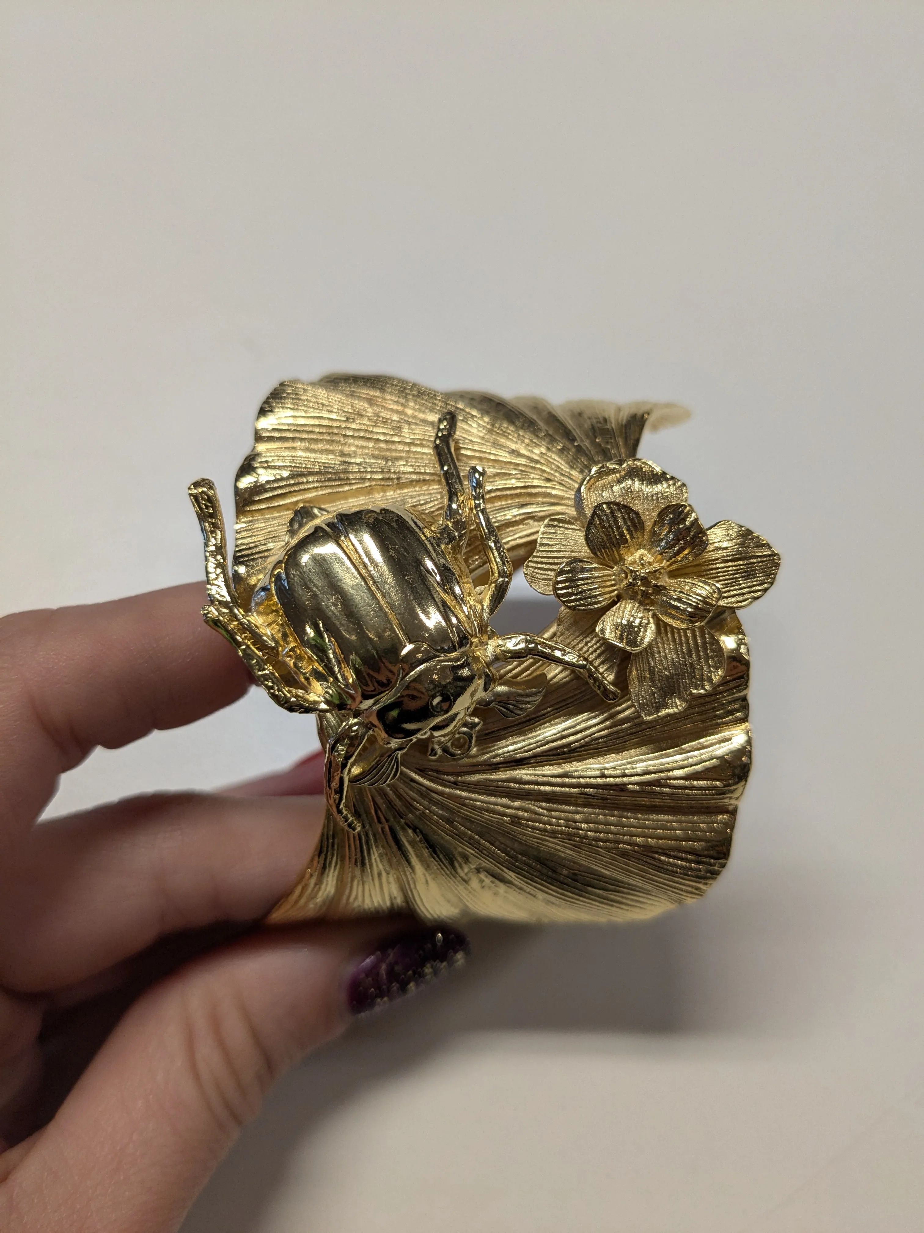 Lotta Djossou Paris Maybug on Leaf Bracelet Gold