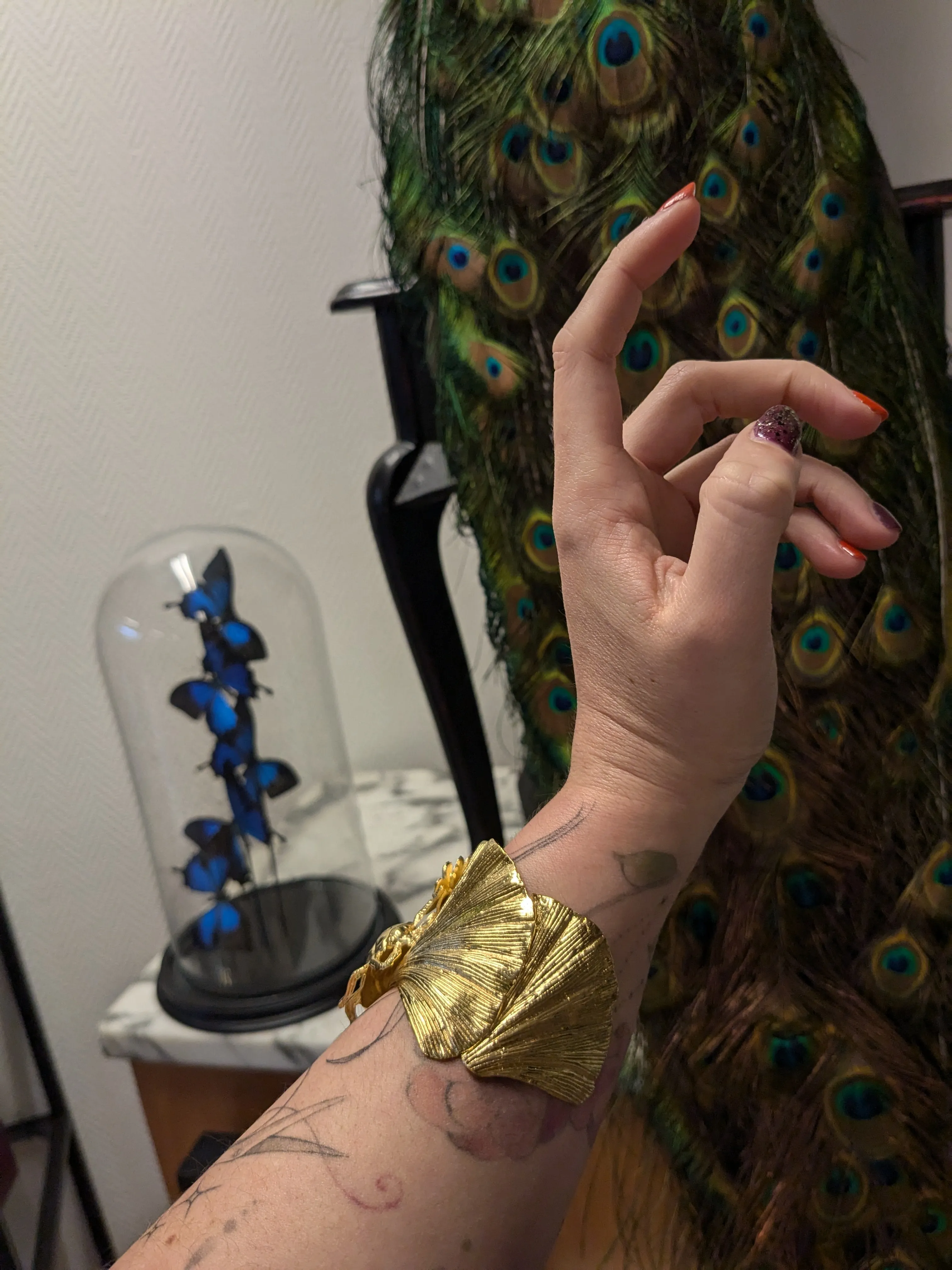 Lotta Djossou Paris Maybug on Leaf Bracelet Gold