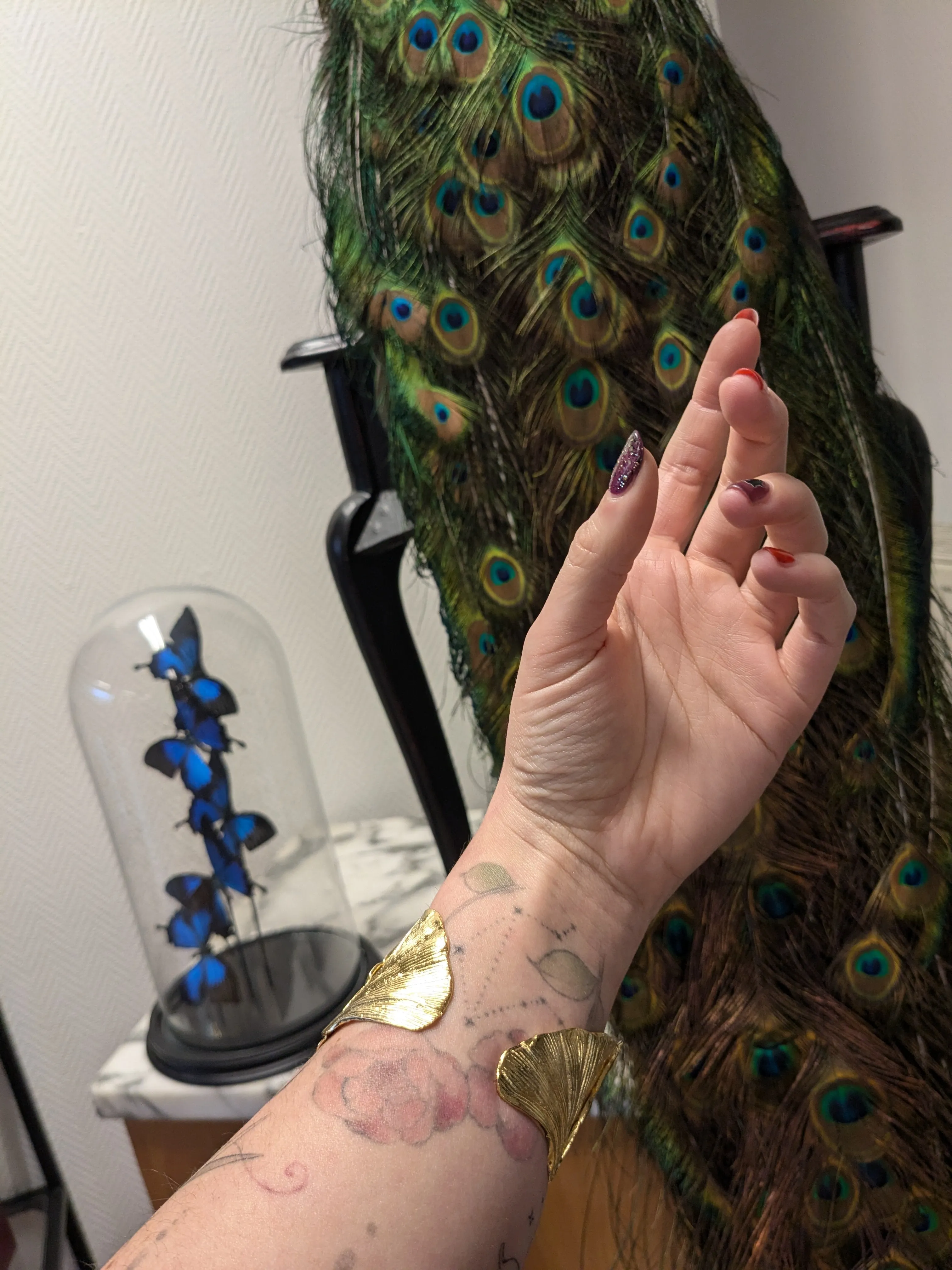 Lotta Djossou Paris Maybug on Leaf Bracelet Gold