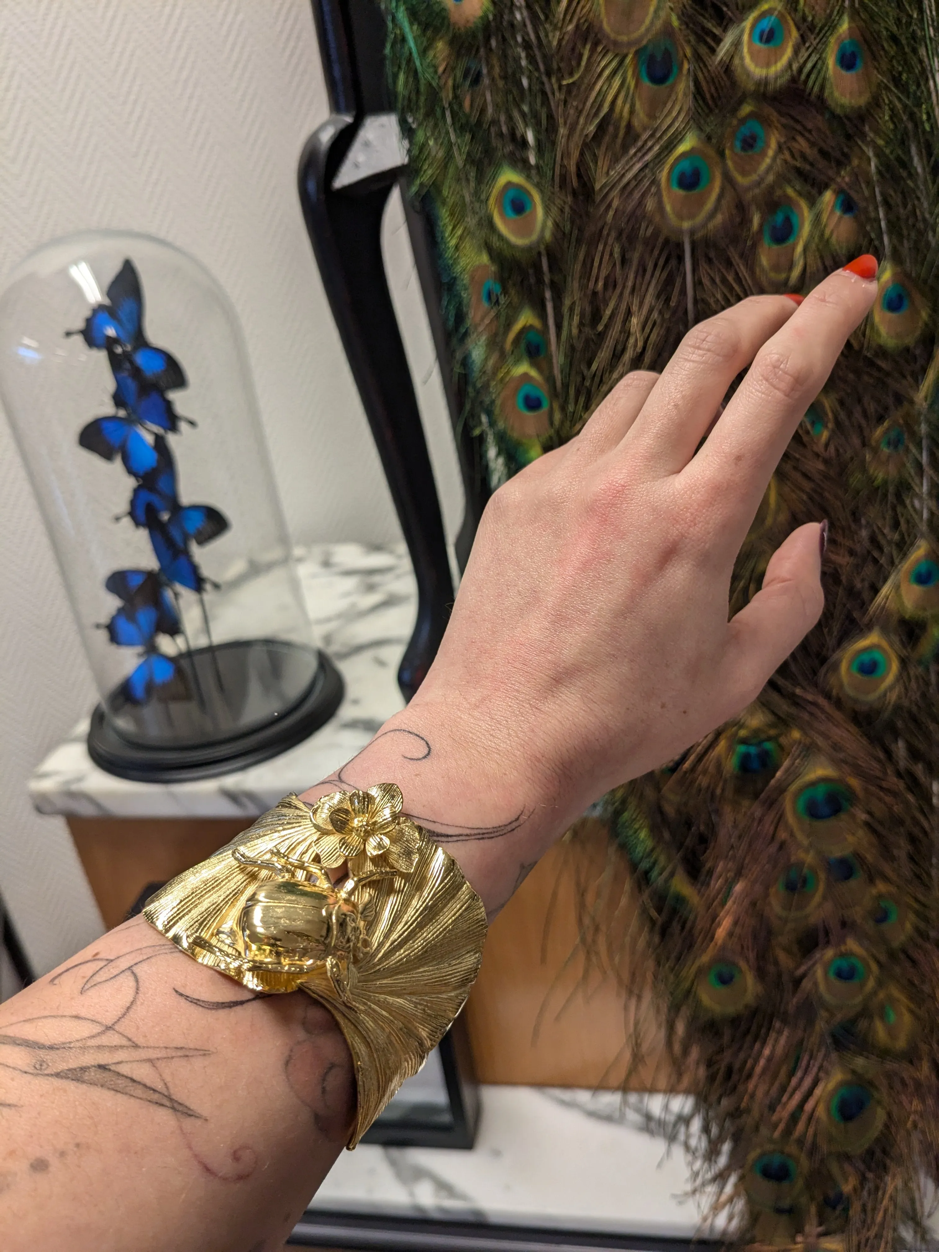 Lotta Djossou Paris Maybug on Leaf Bracelet Gold