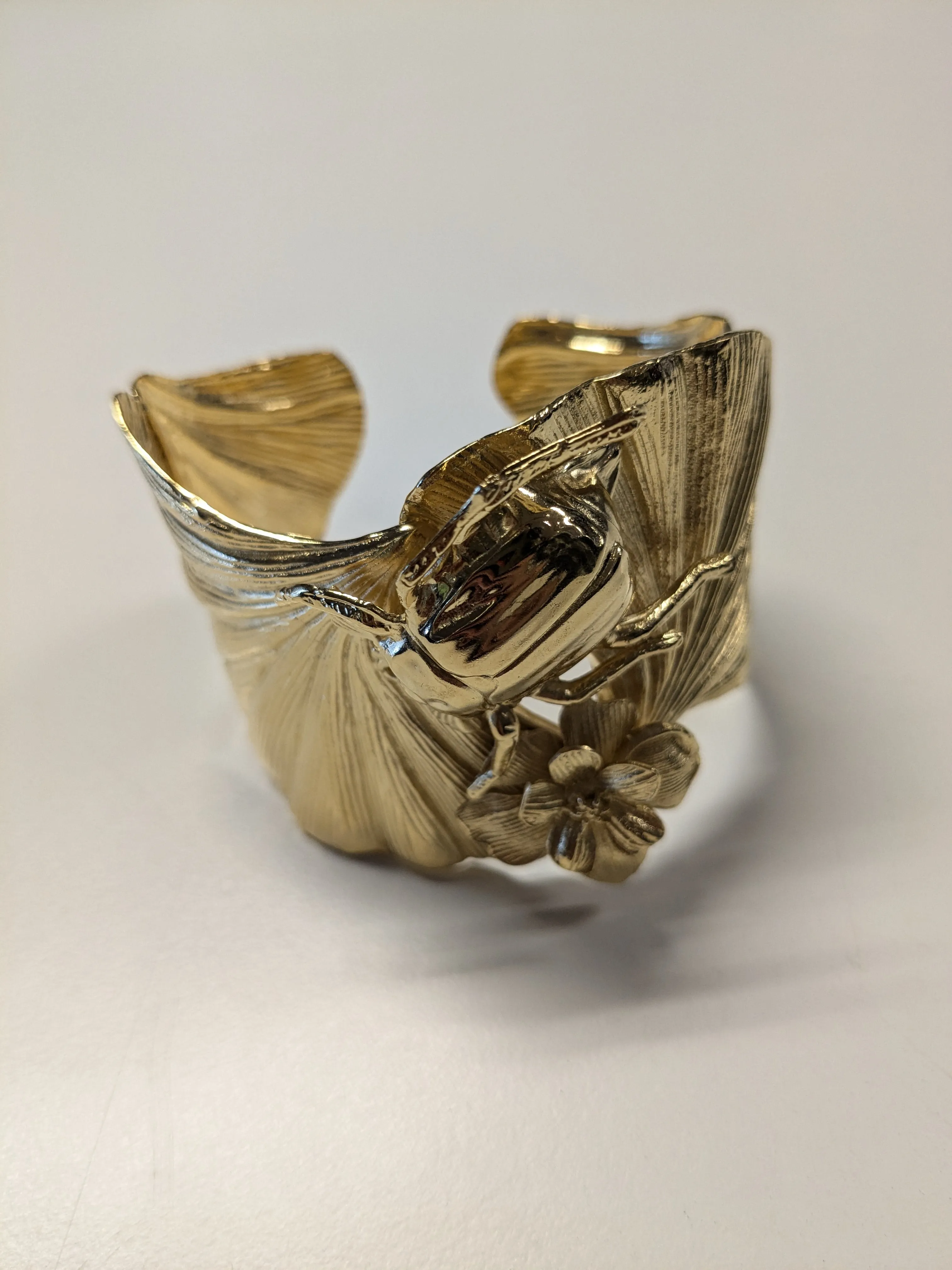 Lotta Djossou Paris Maybug on Leaf Bracelet Gold