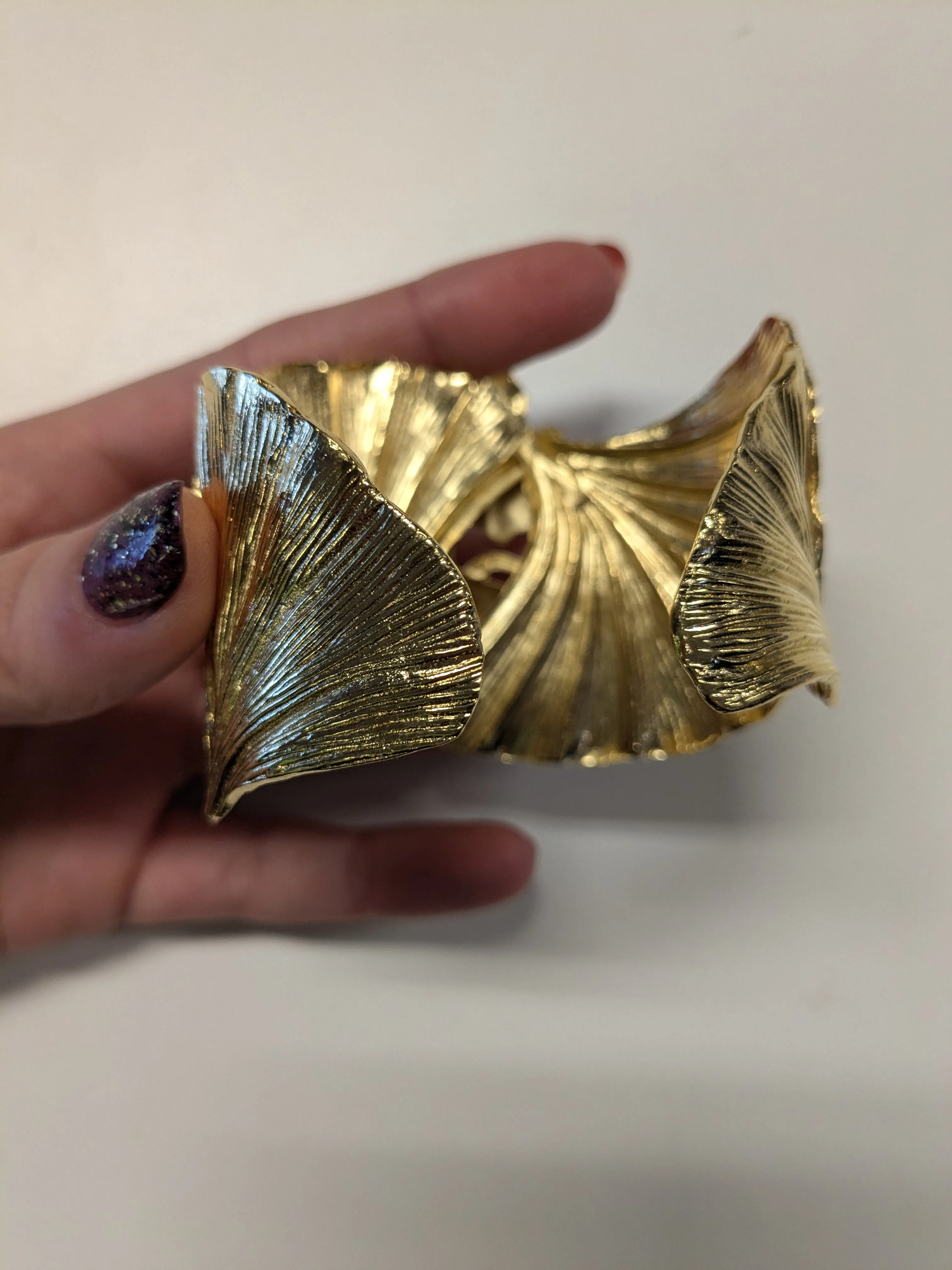 Lotta Djossou Paris Maybug on Leaf Bracelet Gold