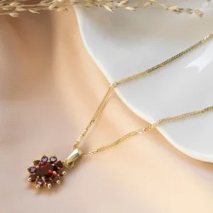 Lucia pendant yellow gold inlaid with garnet stones