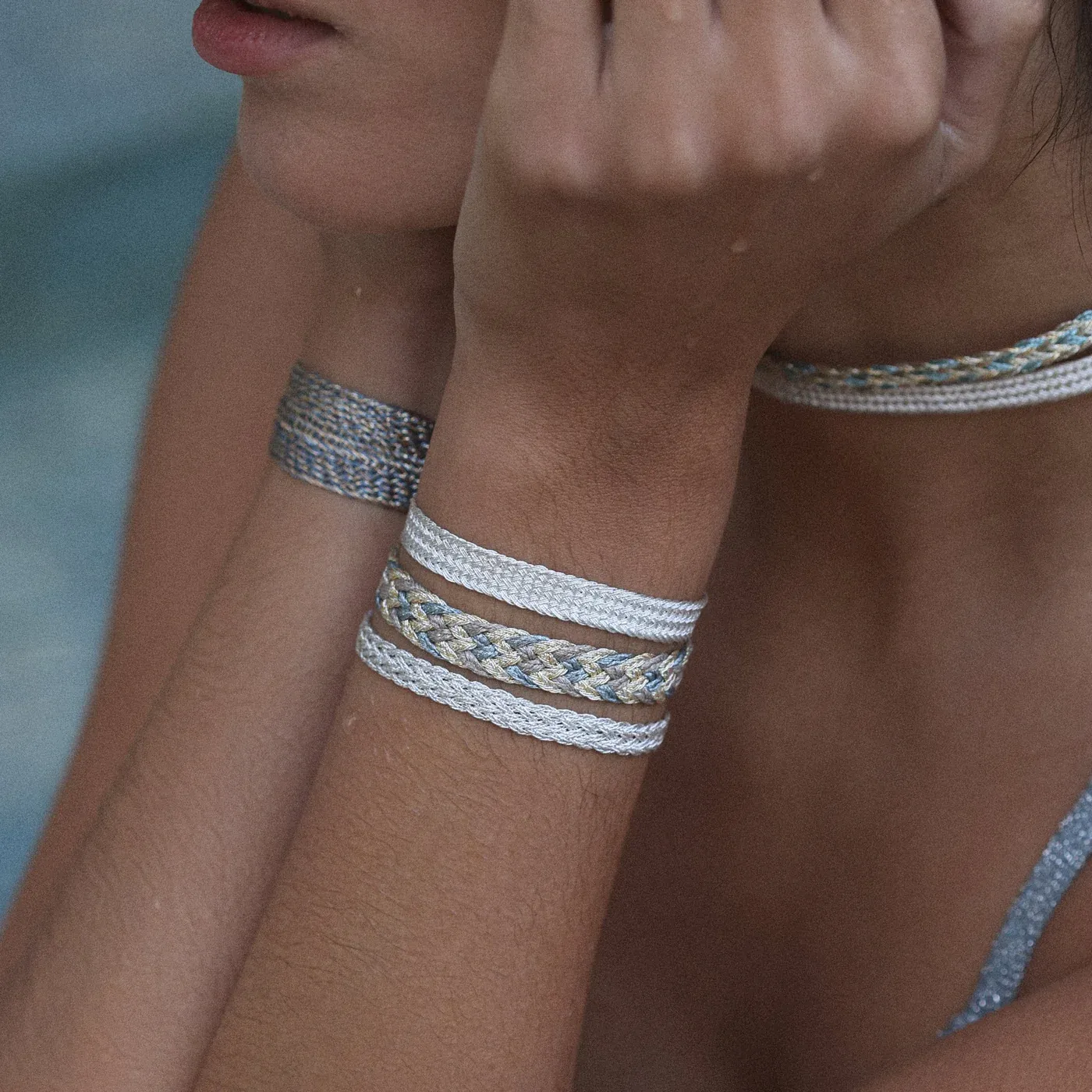MAA&Yuml;AZ - DOUBLE-U N&deg;2 BRACELET IN LIGHT GOLD OAT GREY