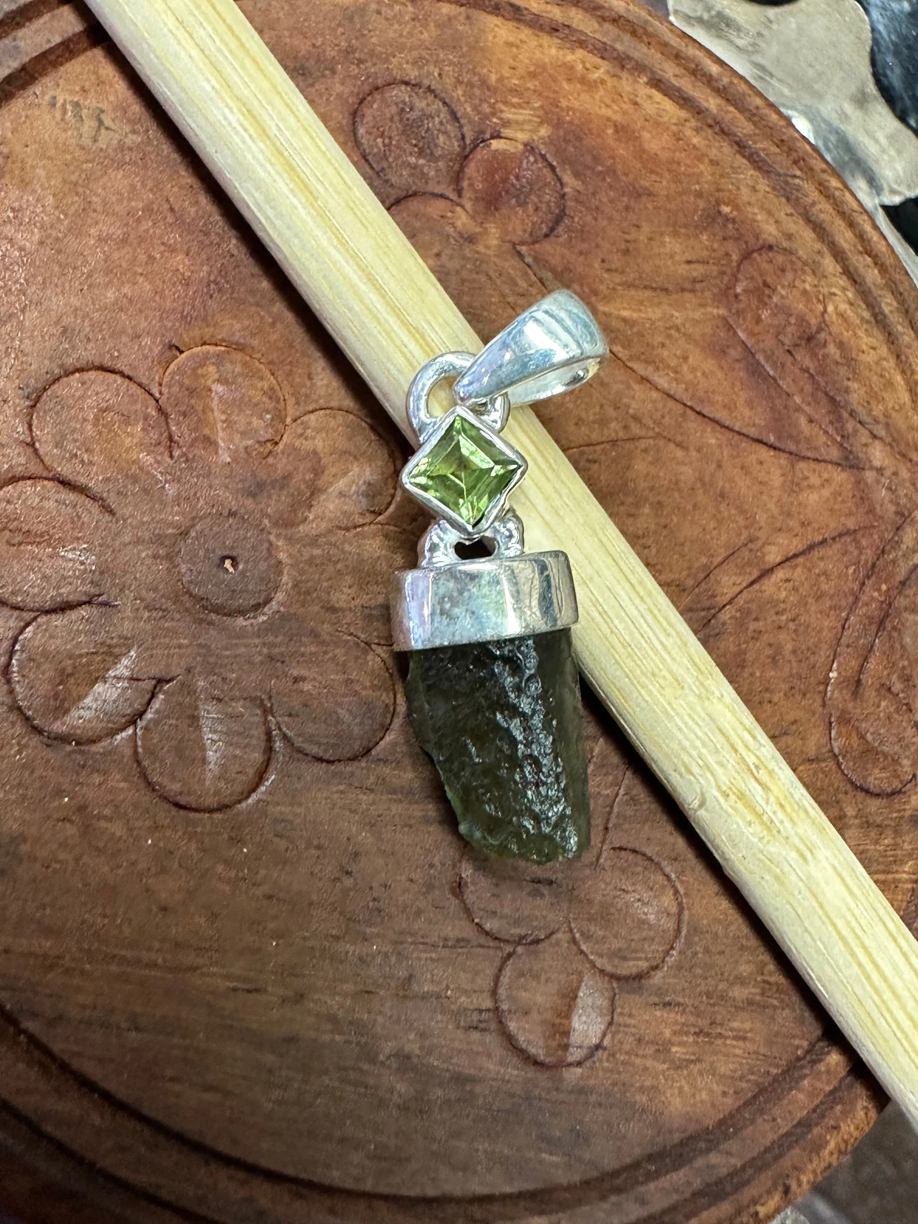 Natural Moldavite, Kyanite 925 Solid Sterling Silver Pendant 35mm