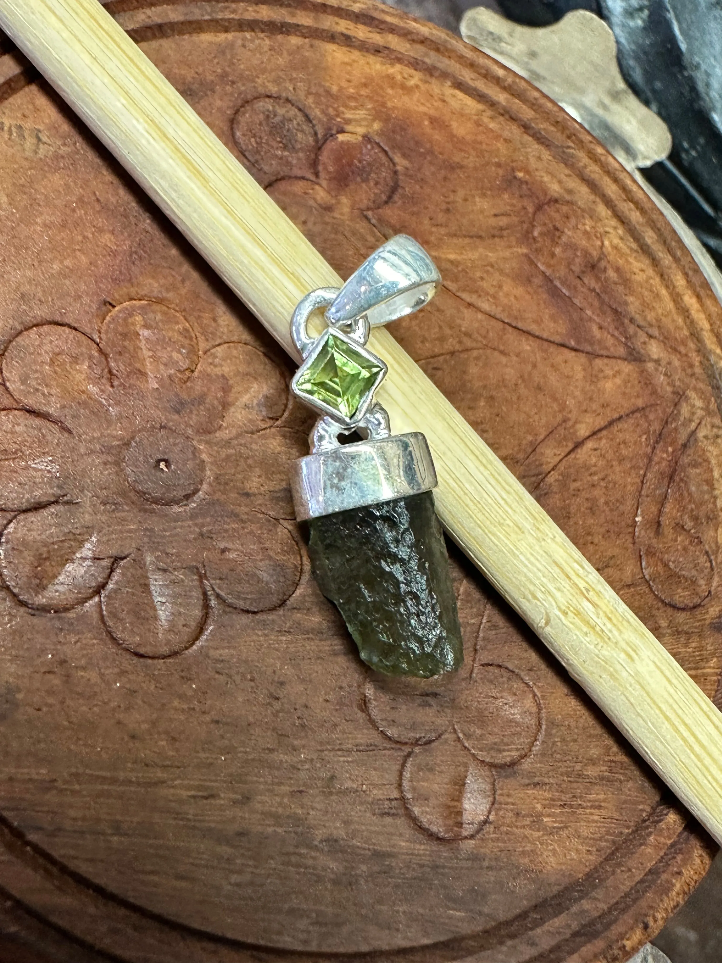 Natural Moldavite, Kyanite 925 Solid Sterling Silver Pendant 35mm