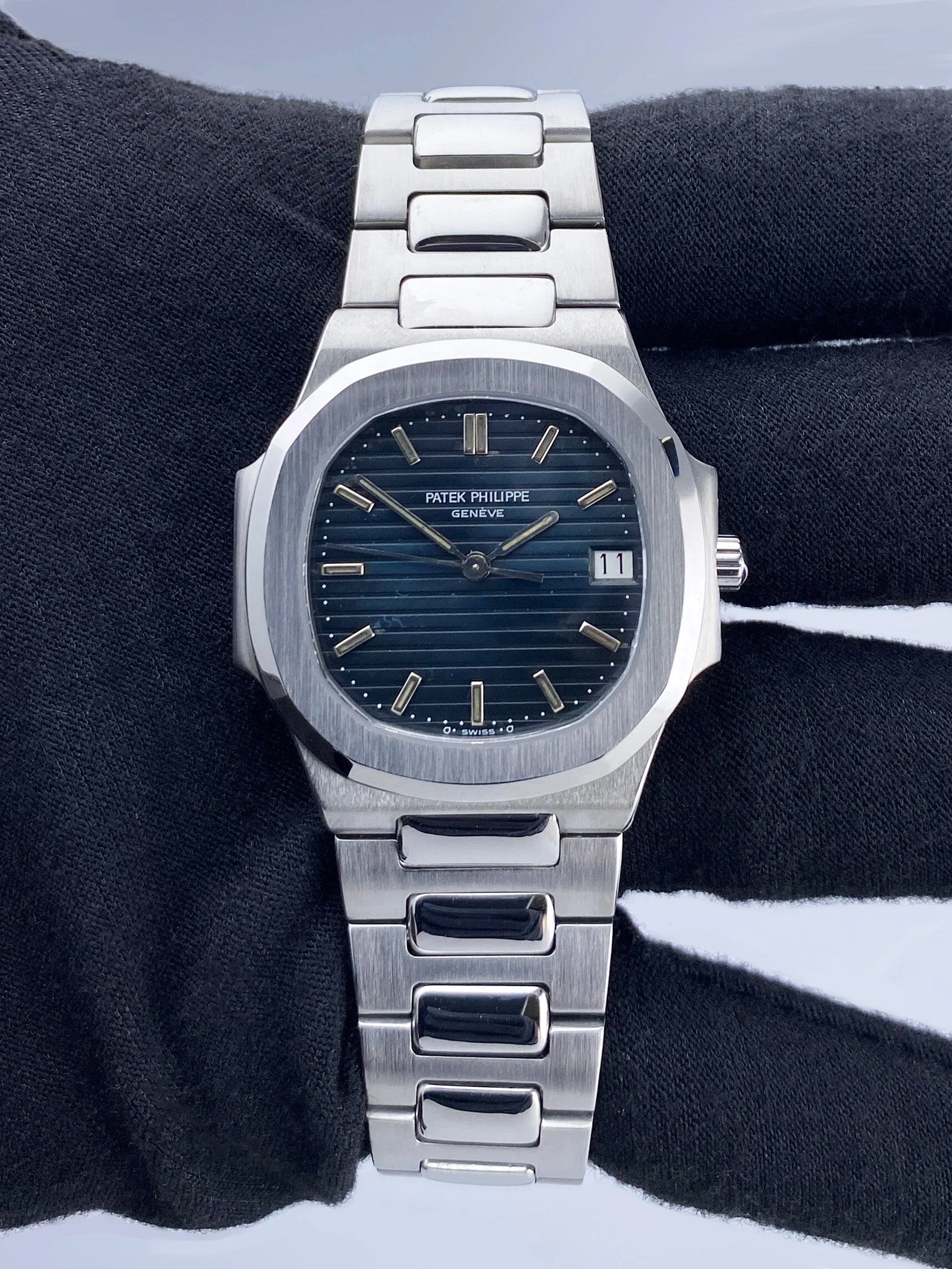 Patek Philippe Nautilus 3900/001 Blue Dial Watch Box Papers