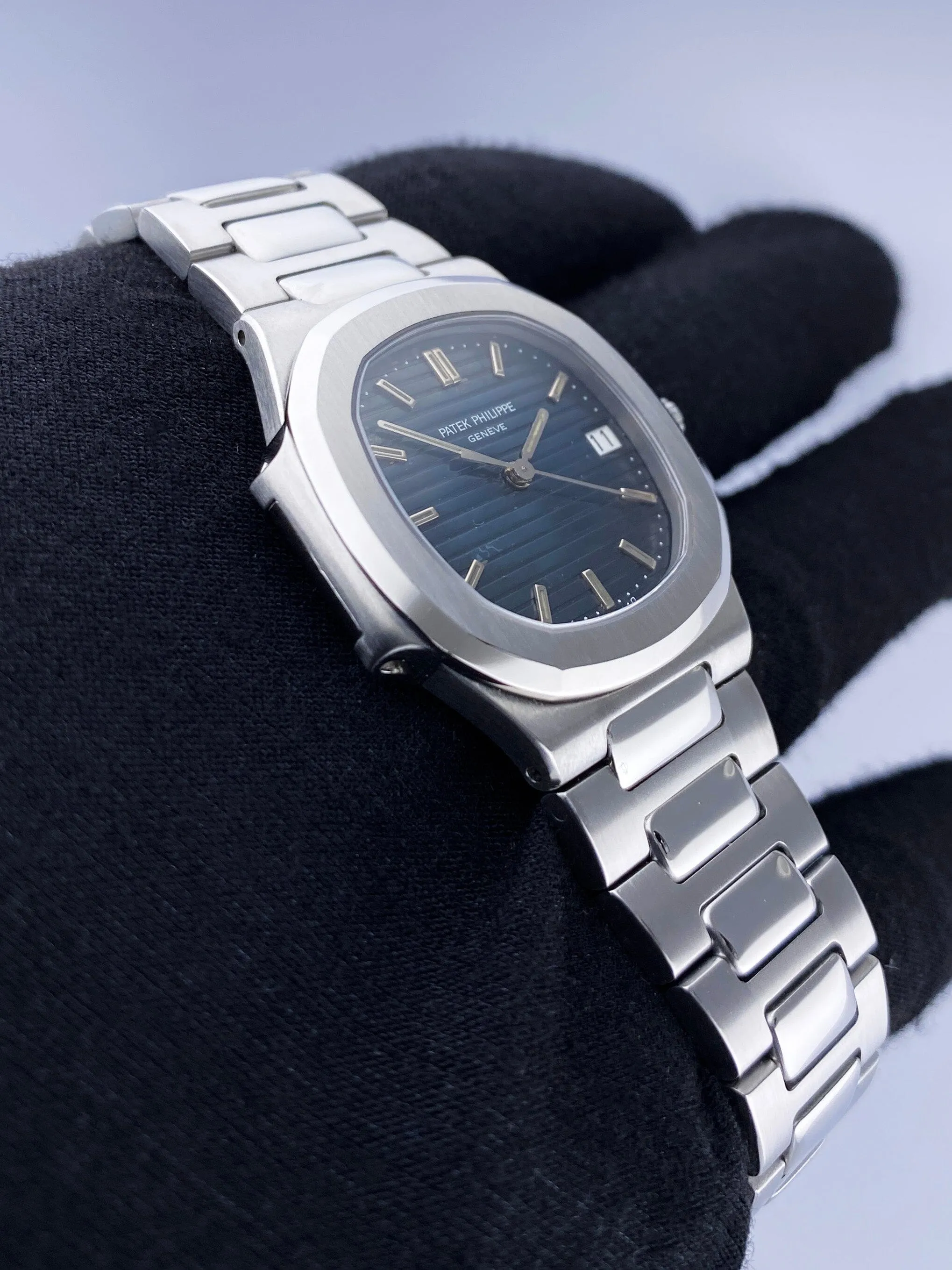 Patek Philippe Nautilus 3900/001 Blue Dial Watch Box Papers