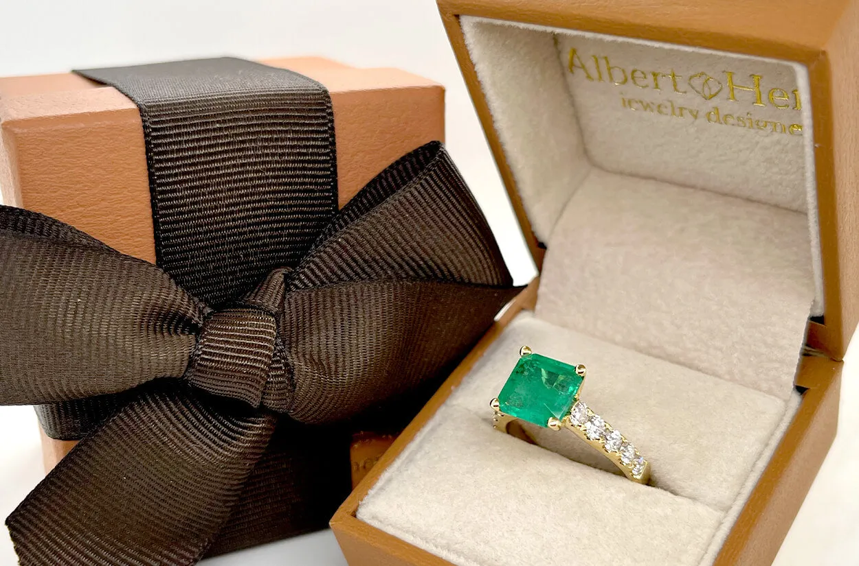 Ring 18kt Gold GIA Square Emerald & Diamonds Pave
