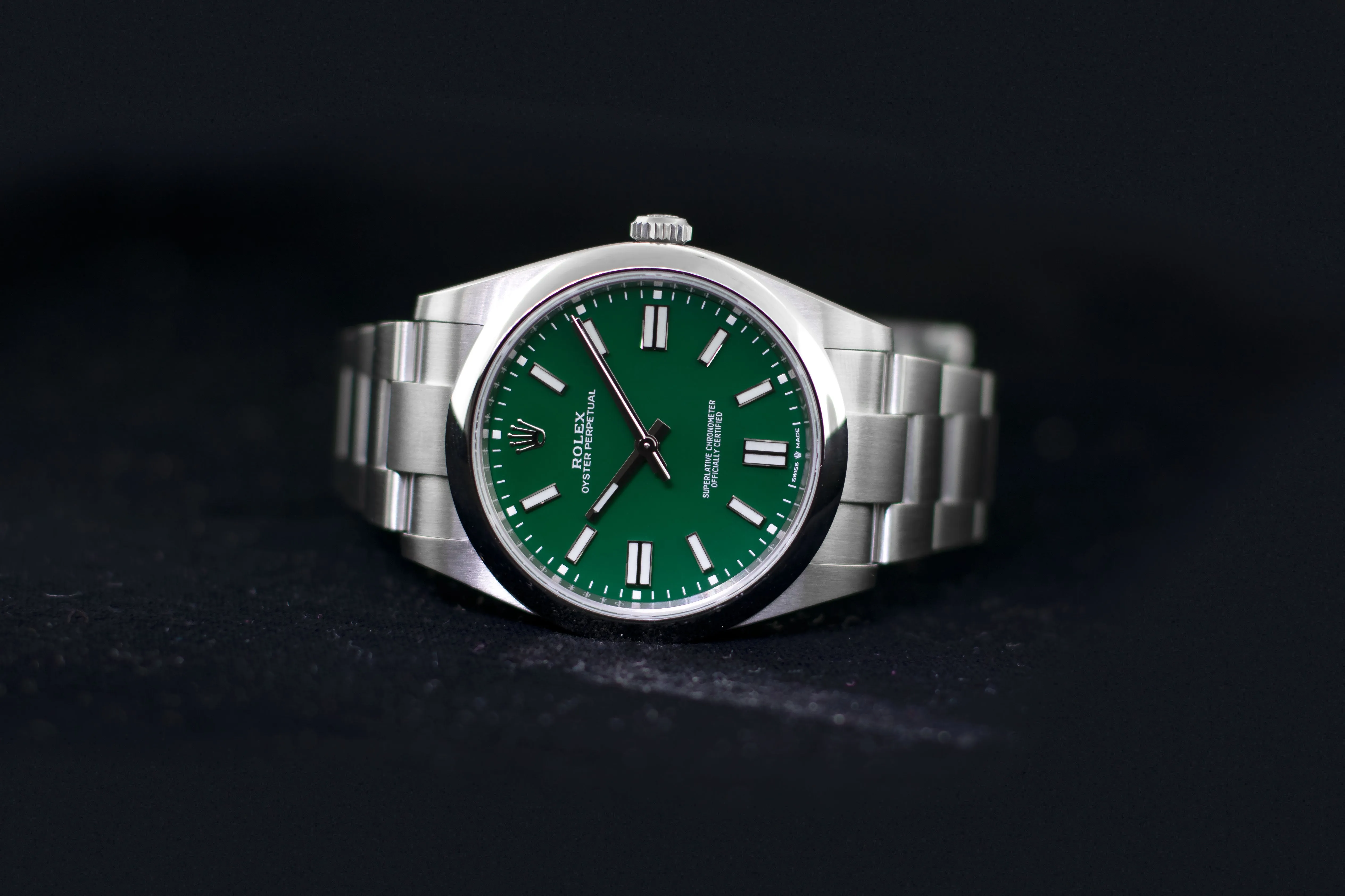 Rolex Oyster Perpetual 41mm Stainless Steel Green Index Dial & Smooth Bezel 124300