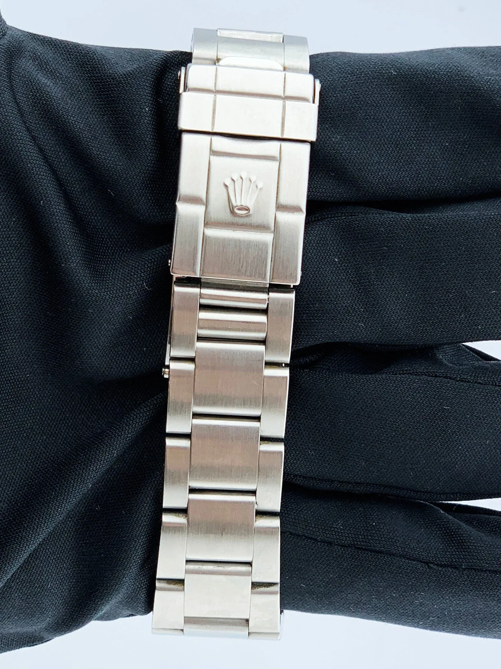 Rolex Oyster Perpetual Explorer 114270 Mens Watch Box Papers