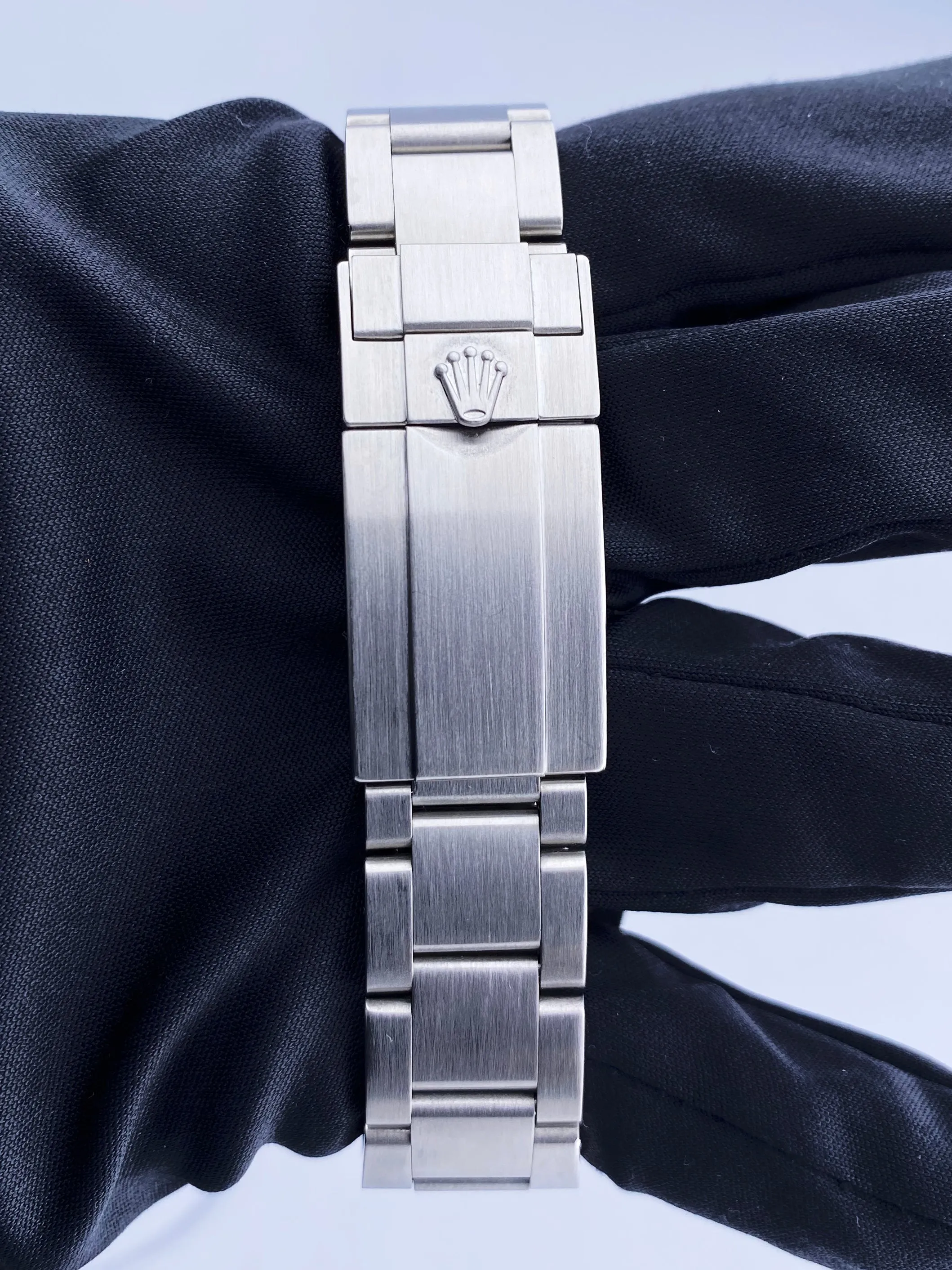 Rolex Oyster perpetual Explorer 214270 Mens Watch Box & Papers