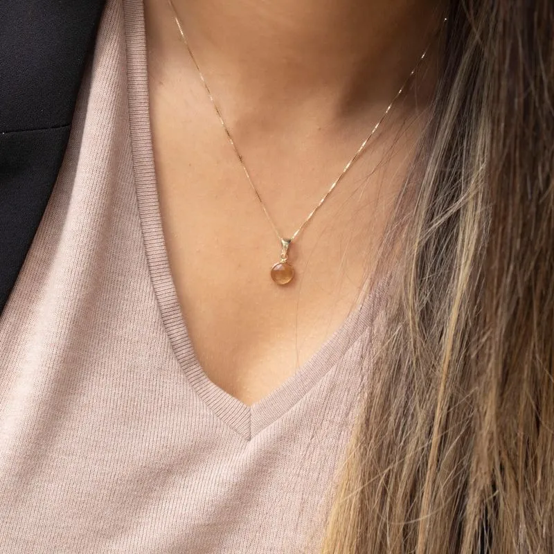 Round yellow gold pendant 8 mm inlaid with citrine stone