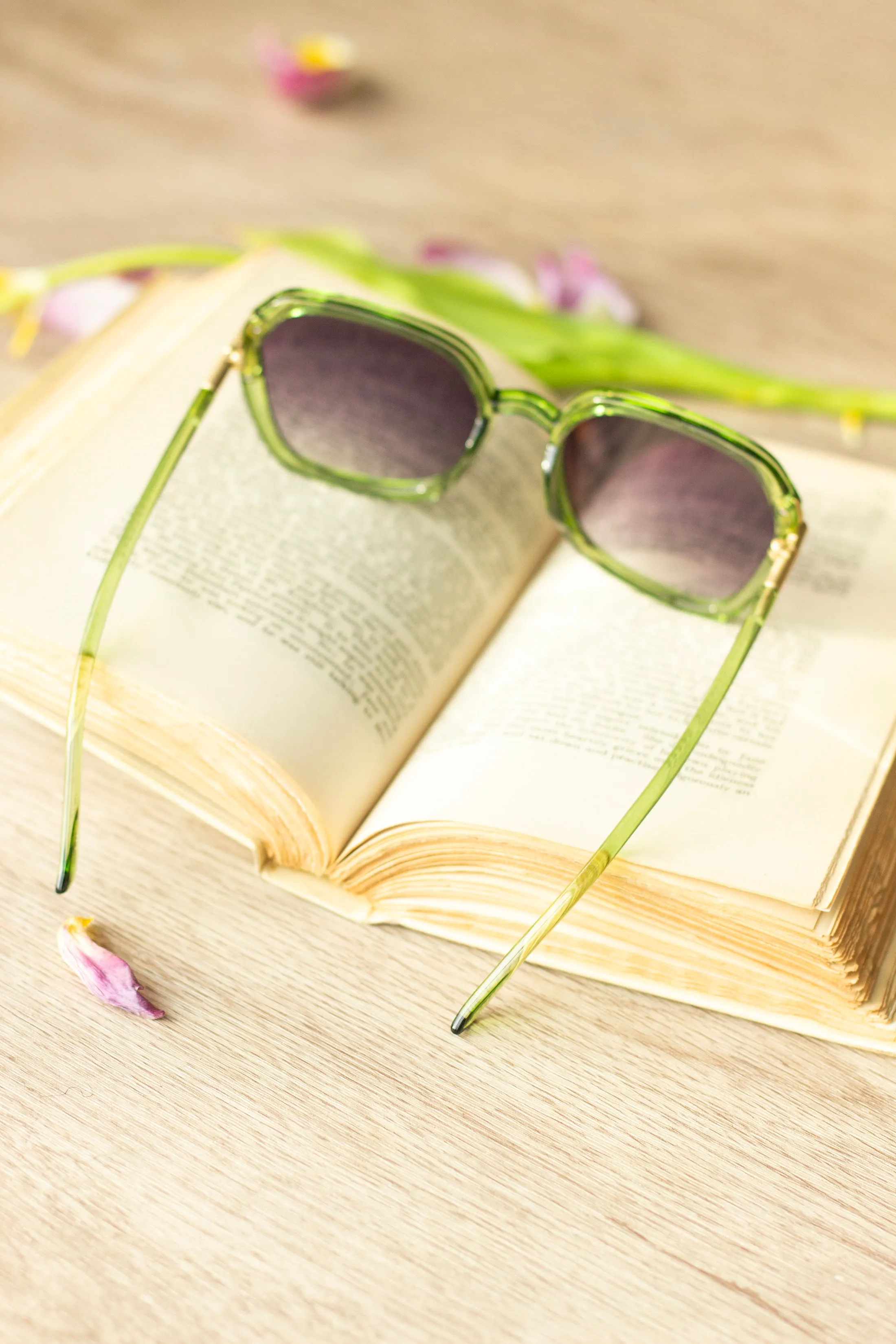 Rounded Square Screw Detail Side Arm Sunglasses