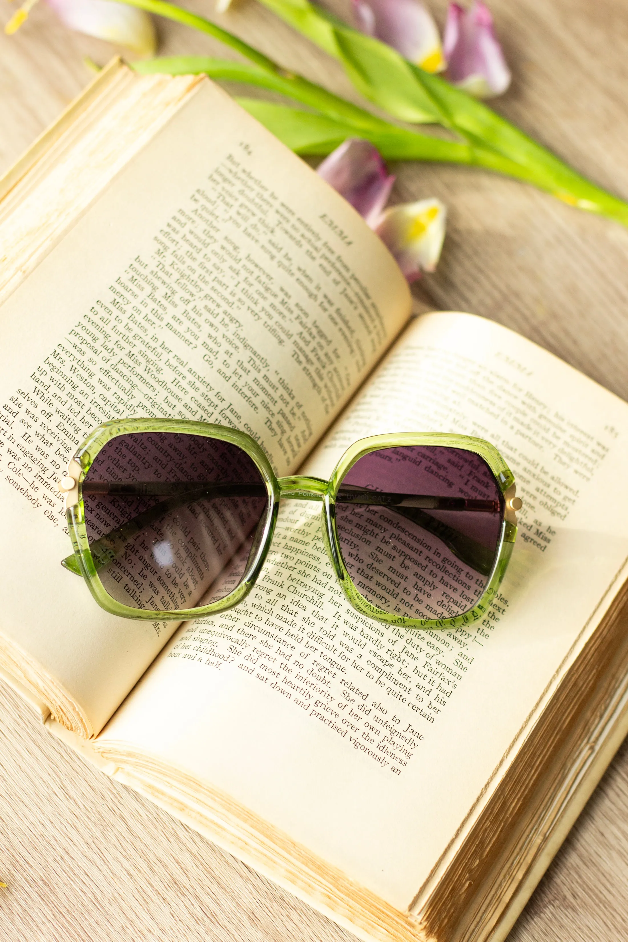 Rounded Square Screw Detail Side Arm Sunglasses