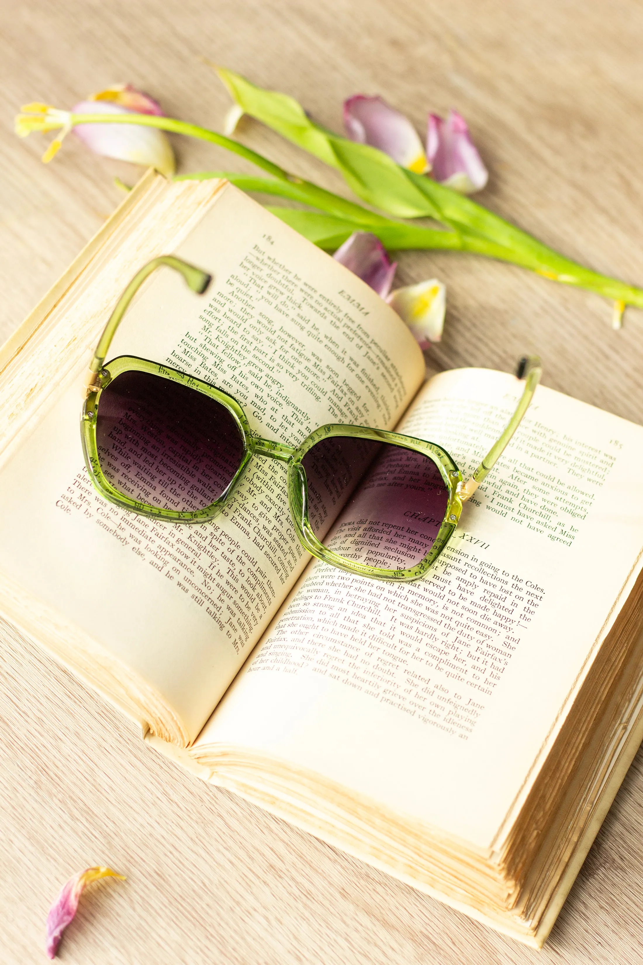 Rounded Square Screw Detail Side Arm Sunglasses