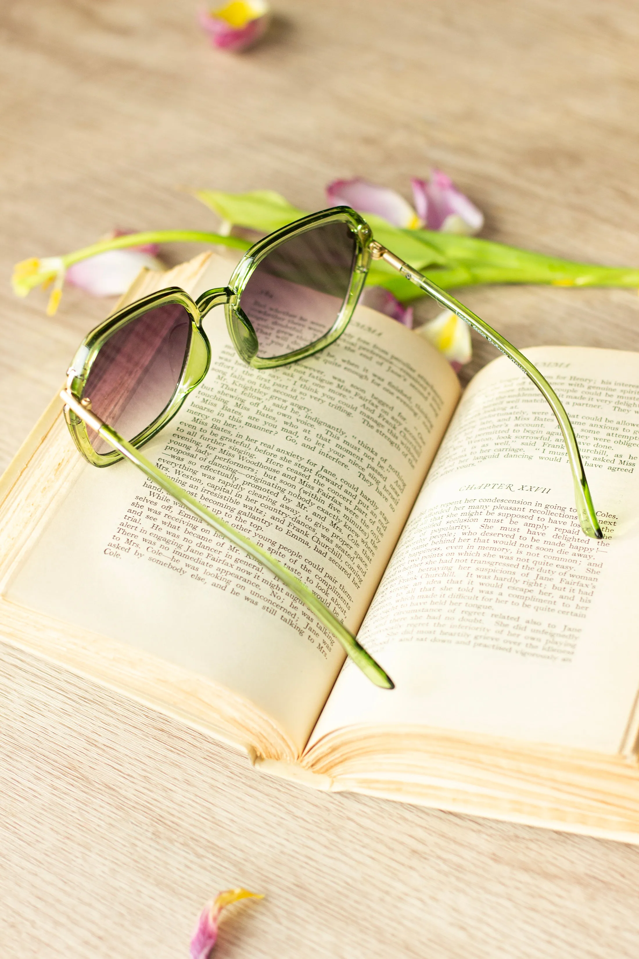 Rounded Square Screw Detail Side Arm Sunglasses
