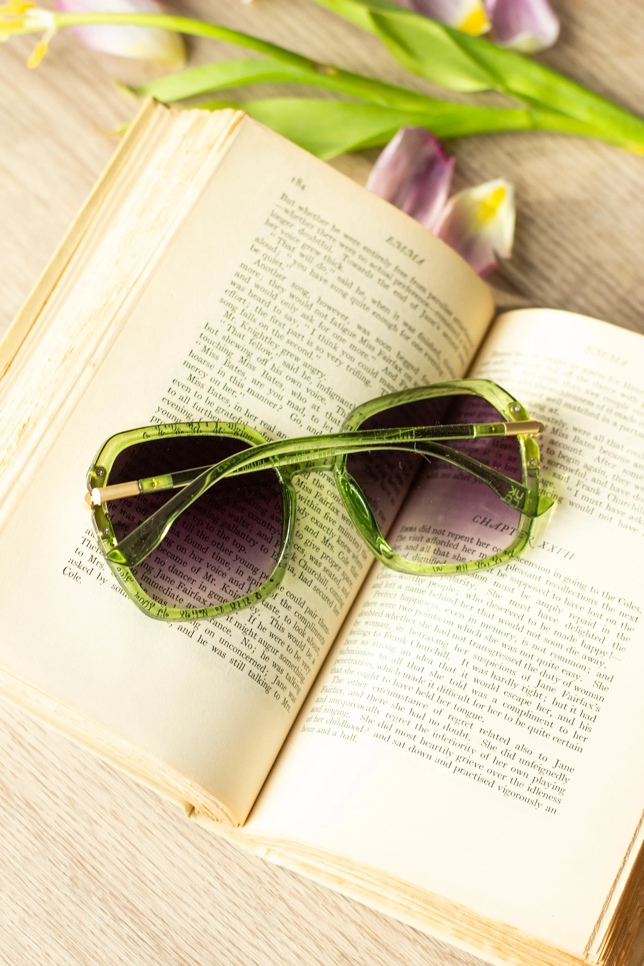 Rounded Square Screw Detail Side Arm Sunglasses