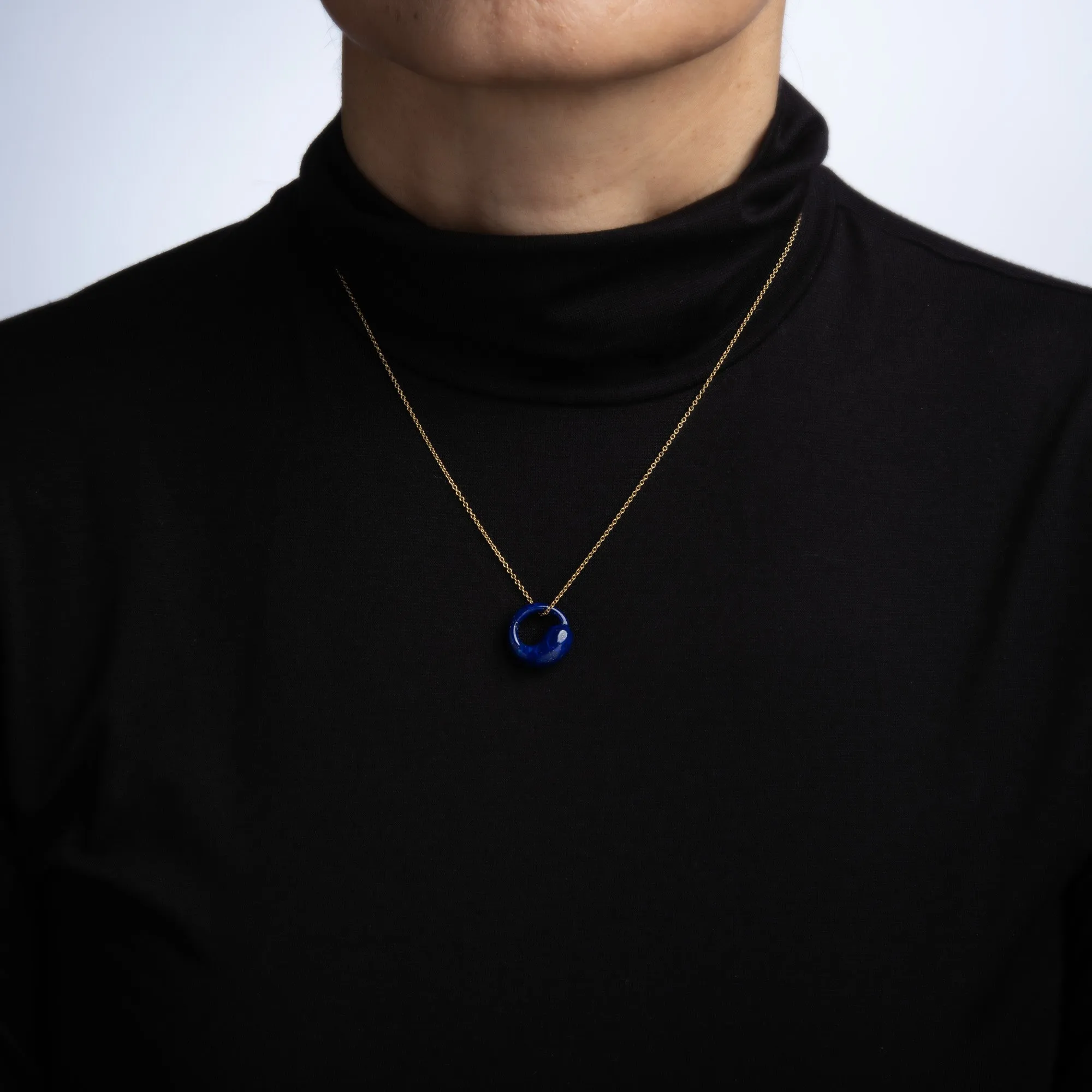 Tiffany & Co Lapis Lazuli Eternal Circle Necklace Estate 18k Yellow Gold Peretti