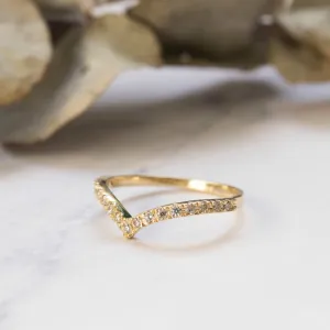 Yellow gold arrow shaped ring inlaid with white zircons